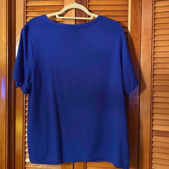 Woman’s Top - Picture 4 of 4